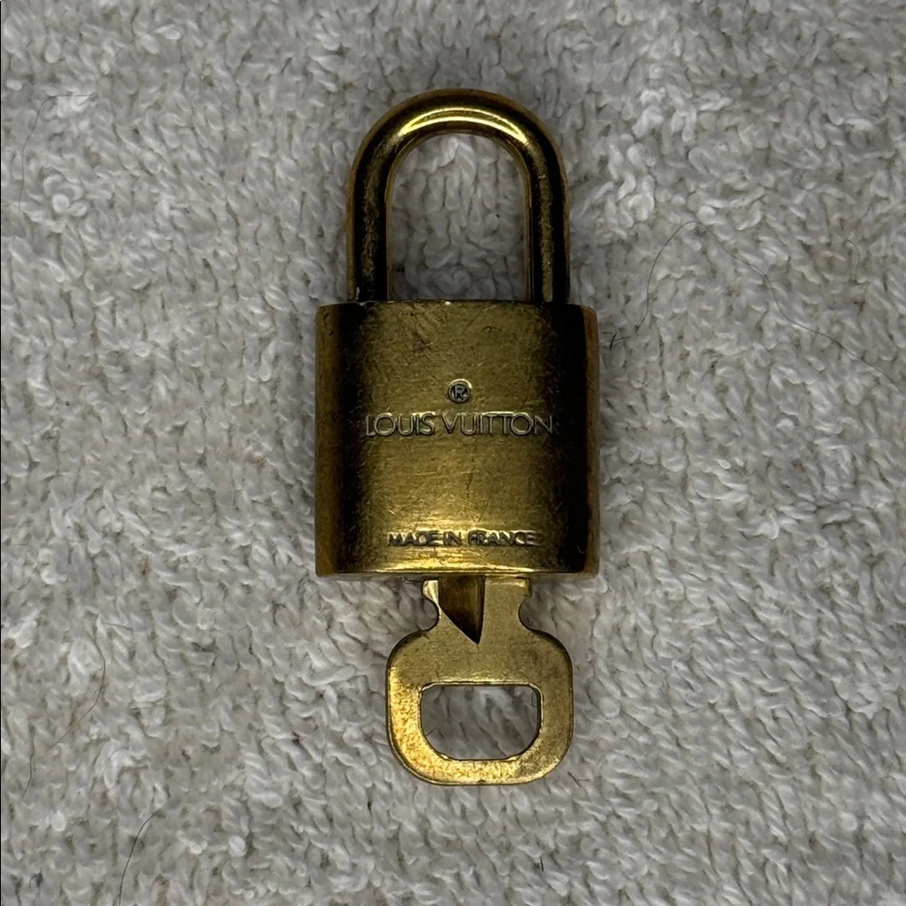 Louis Vuitton Brass '303' Padlock in Goldtone with Goldtone Key - Picture 2 of 4